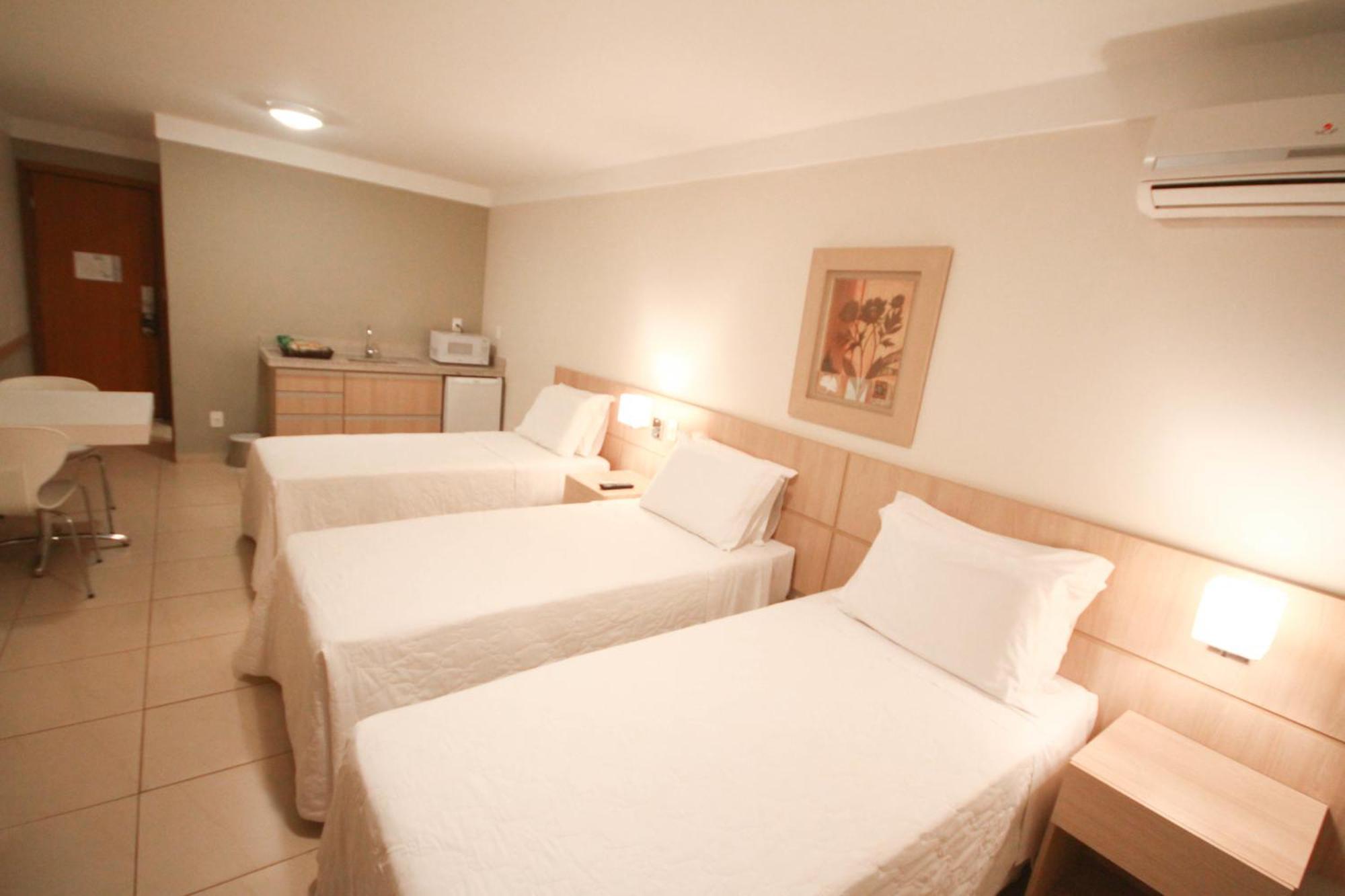 Gales Park Hotel دورادوس الغرفة الصورة