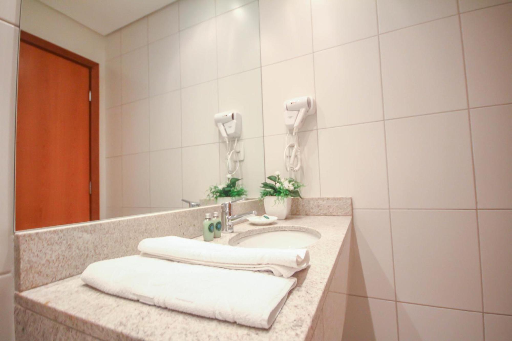 Gales Park Hotel دورادوس الغرفة الصورة